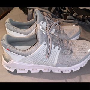 Women’s OnCloud size 9